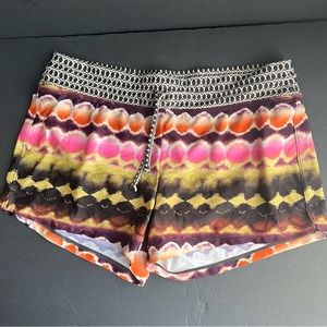 Athleta Women’s multi-color design workout shorts, size Large💛